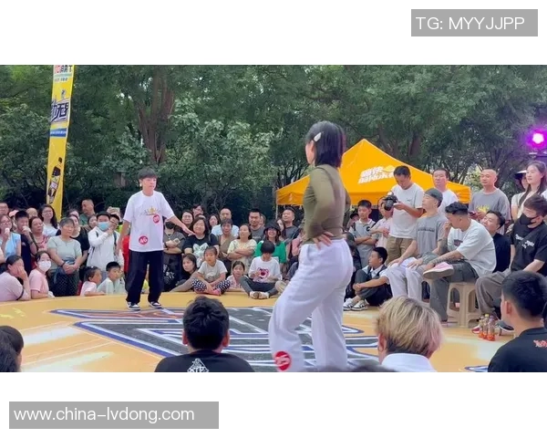 街舞盛宴：深入成都街舞队的默契与协作之道